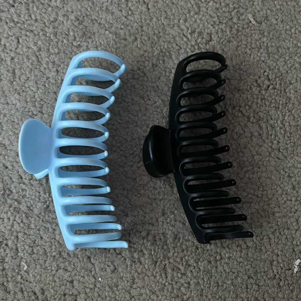 black and baby blue claw clips from claire’s